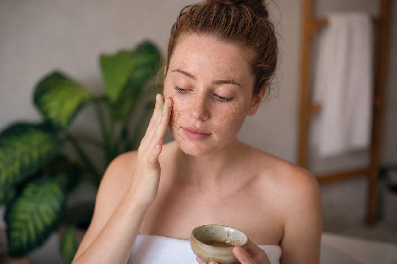 5 méthodes naturelles pour mettre en valeur vos taches de rousseur sans maquillage