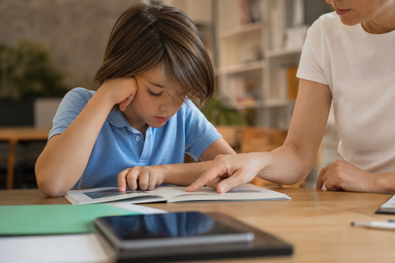 Méthodes efficaces pour aider les enfants dyslexiques à lire
