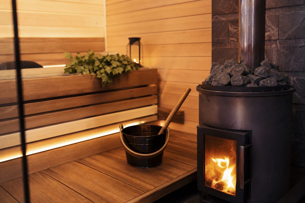 Comment construire un sauna finlandais traditionnel au feu de bois