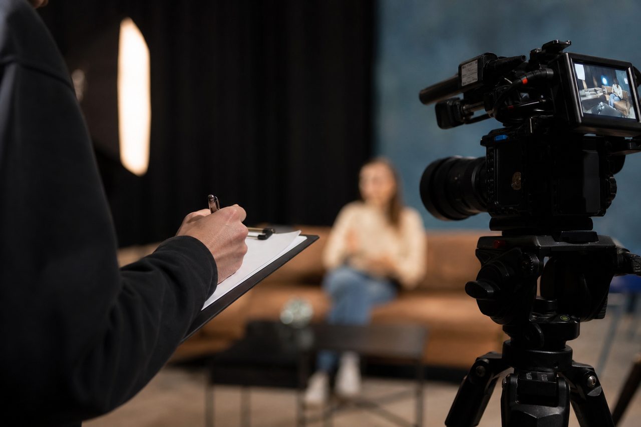 Comment devenir animateur télé : conseils et parcours éducatif