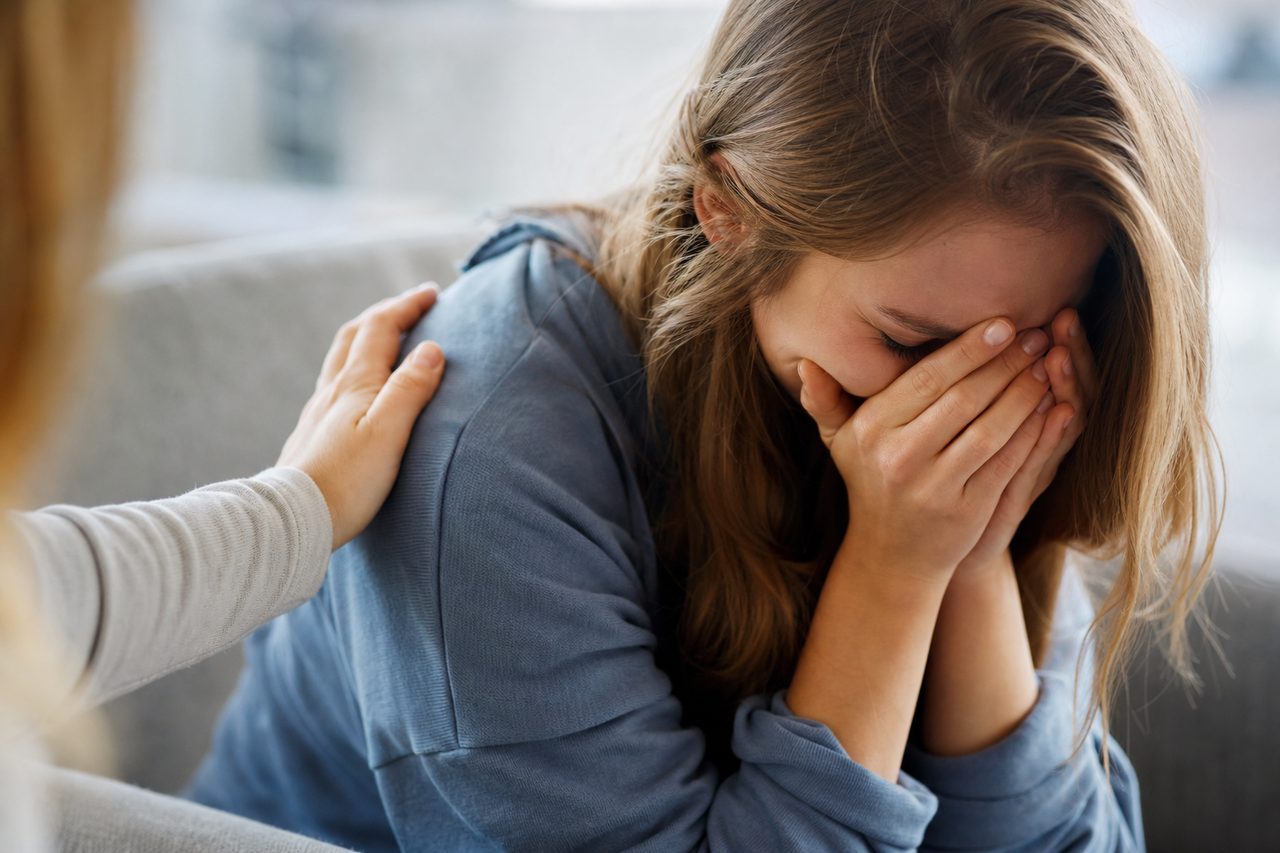 Comprendre les larmes : les raisons émotionnelles et physiologiques derrière ‘pourquoi tu pleures’?