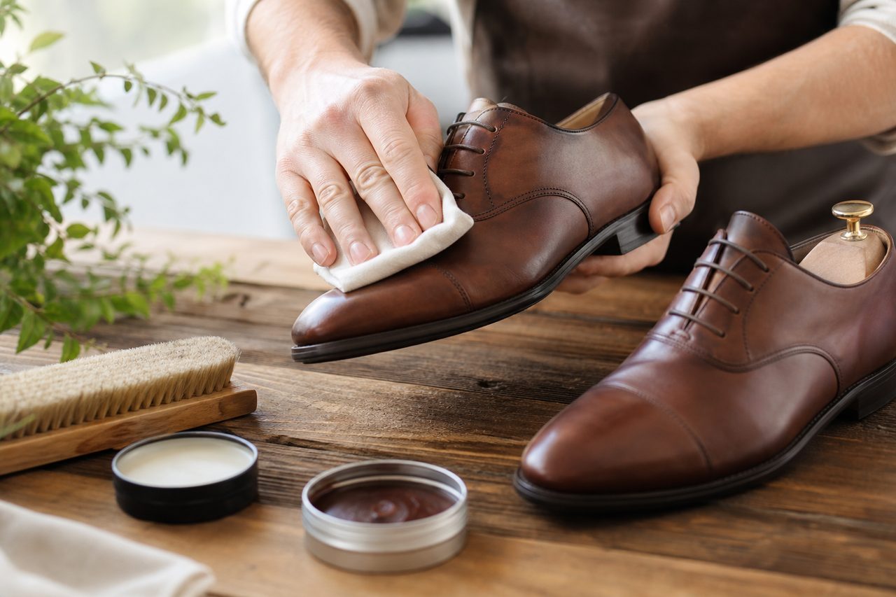 Entretien et soin de vos chaussures à lacets marron en cuir